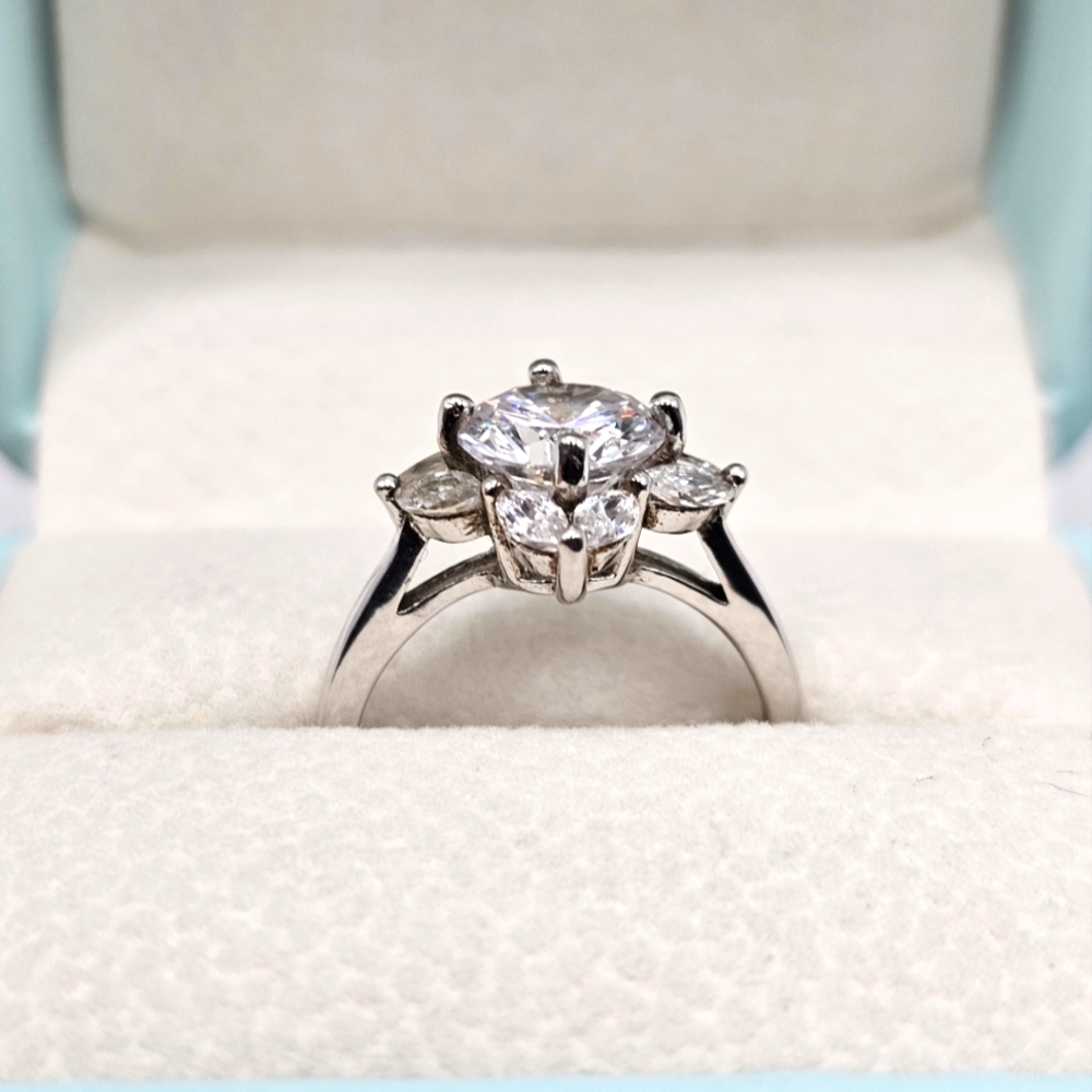 Sweet Flower Ring - Picture 4 of 7
